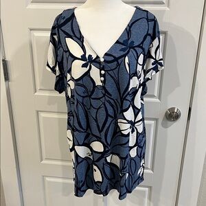 Liz Claiborne Blue and White Floral V-Neck Women's Top - Size XL